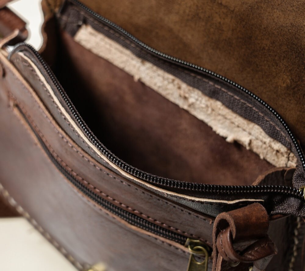 Sac en Cuir Marocain – Élégance et Simplicité Artisanale - Image 3