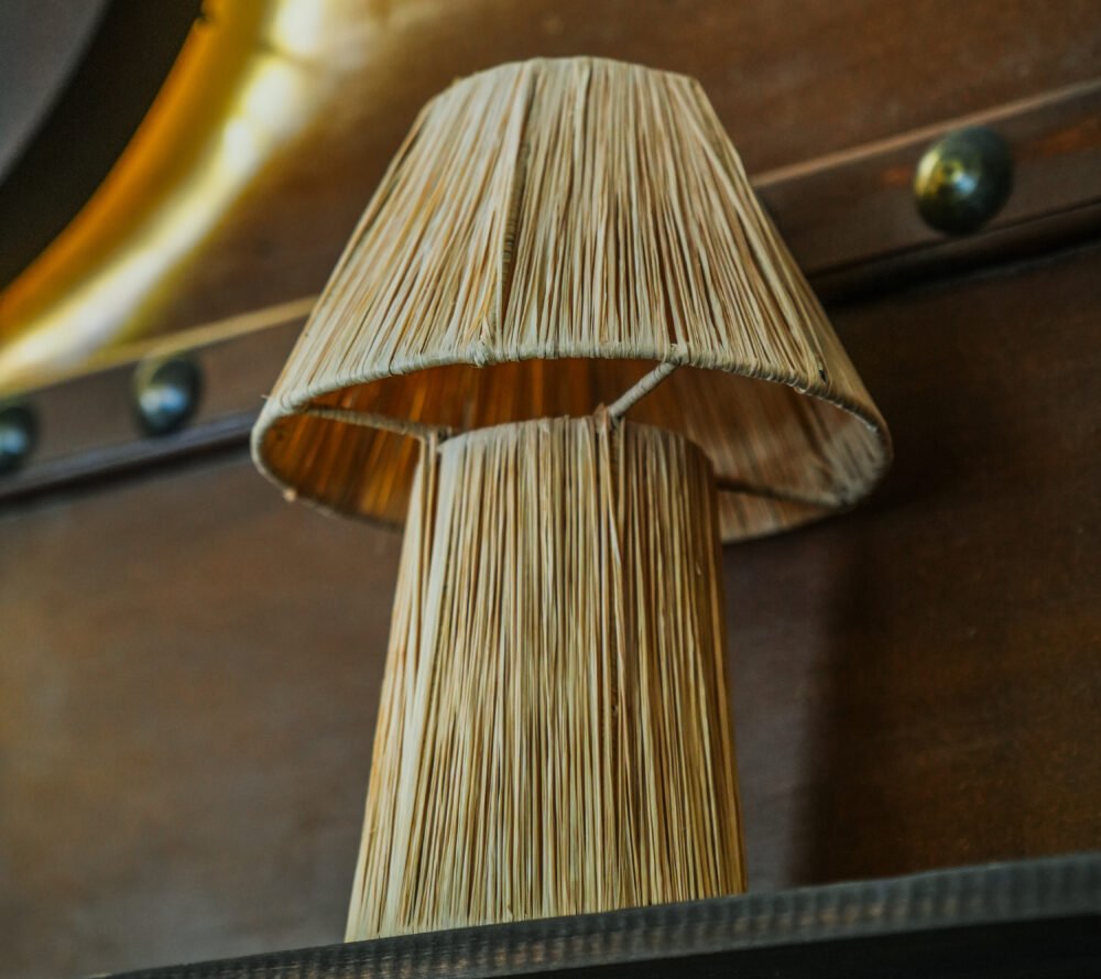 Abat-jour en raphia tissé à la main – Élégance naturelle et artisanale – Image 3