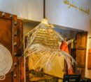 Suspension tressée en fibre de palmier avec franges en paille – Un charme naturel et bohème