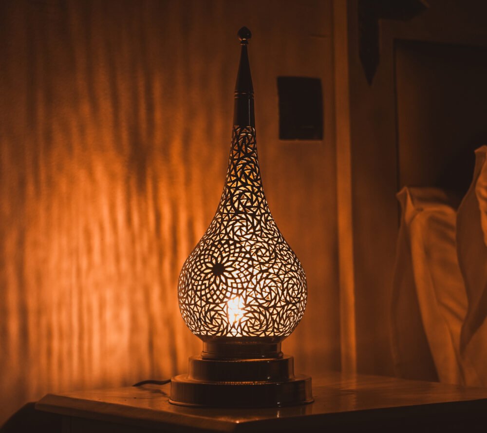 Lampe de table en cuivre en forme de goutte - Image 4