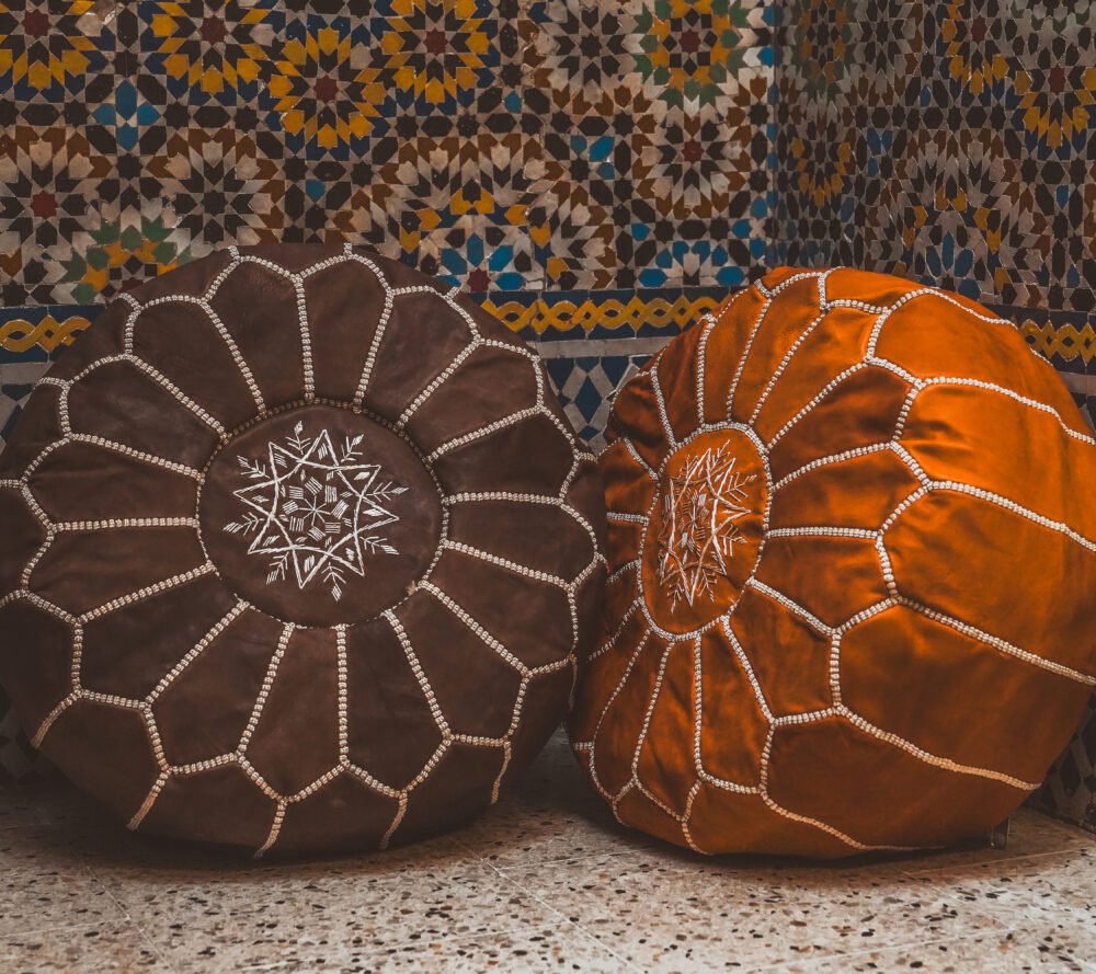 Pouf en Cuir Marocain Brodé à la Main – Élégance & Artisanat Authentique - Image 3