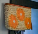 Pochette en Osier Brodée – Motif Fleur de Gerbera