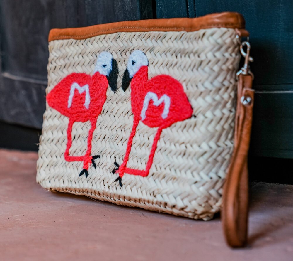 Pochette en Osier Brodée – Motif Flamant Rose - Image 3