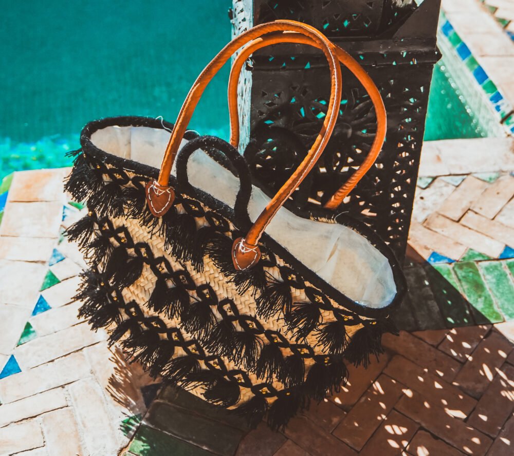 Panier en Feuilles de Palmier avec Franges en Laine et Anses en Cuir - Image 4